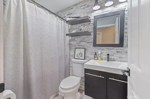 Bath - 1077 Paradise, Lemoore, CA 93245 photo 1 of 5