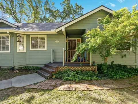 37927 China Crk, Oakhurst, CA 93644