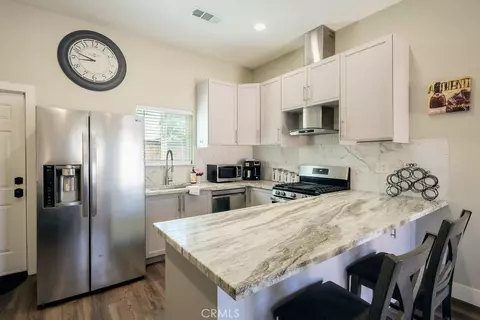 Kitchen - 335 Oxford Ave, Clovis, CA 93612 photo 4 of 5