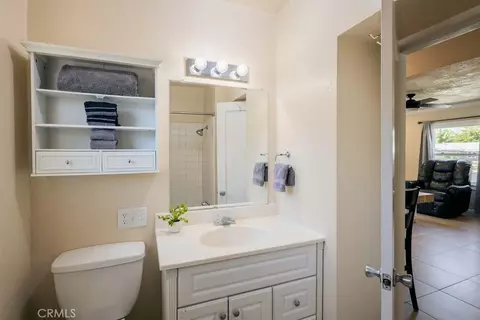 Bath - 335 Oxford Ave, Clovis, CA 93612 photo 1 of 3