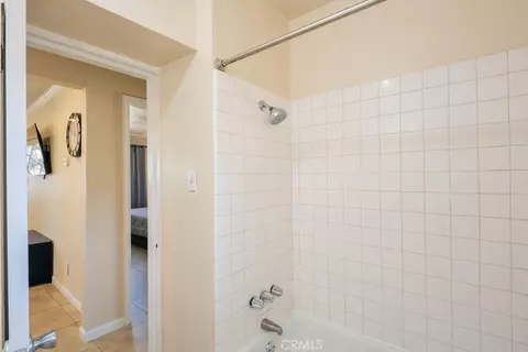 Bath - 335 Oxford Ave, Clovis, CA 93612 photo 2 of 3