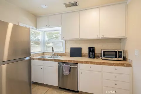 Kitchen - 335 Oxford Ave, Clovis, CA 93612 photo 2 of 5