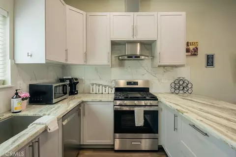 Kitchen - 335 Oxford Ave, Clovis, CA 93612 photo 5 of 5