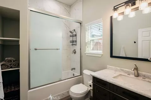 Bath - 335 Oxford Ave, Clovis, CA 93612 photo 3 of 3
