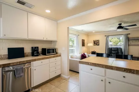Kitchen - 335 Oxford Ave, Clovis, CA 93612 photo 3 of 5