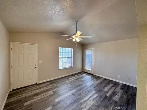 Living - 1405 E Cypress, Reedley, CA 93654 photo 3 of 4