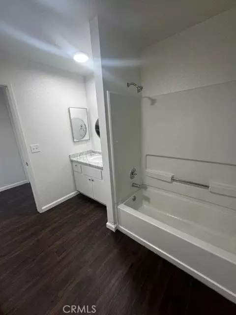 Bath - 1405 E Cypress, Reedley, CA 93654 photo 1 of 3
