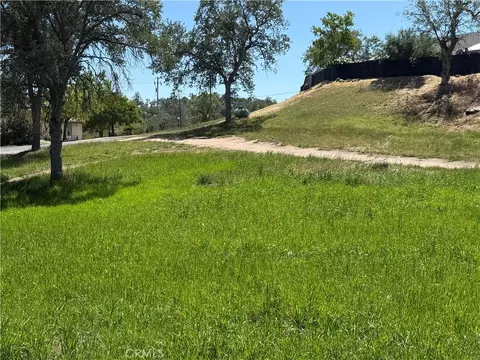 958 N Kings Canyon Ct, Coarsegold, CA 93614