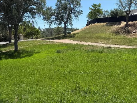 958 N Kings Canyon Ct, Coarsegold, CA 93614