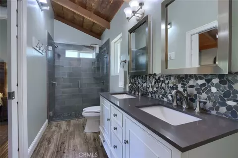 Bath - 50856 Westview Ct, Oakhurst, CA 93644 photo 2 of 5