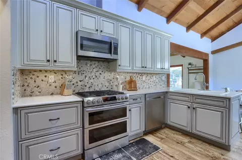 Kitchen - 50856 Westview Ct, Oakhurst, CA 93644 photo 3 of 4