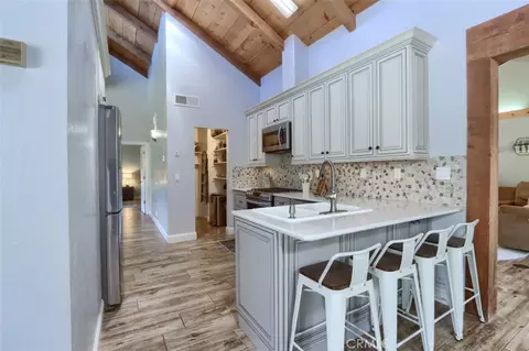 Kitchen - 50856 Westview Ct, Oakhurst, CA 93644 photo 1 of 4