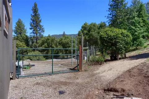 Exterior - 50856 Westview Ct, Oakhurst, CA 93644 photo 9 of 11