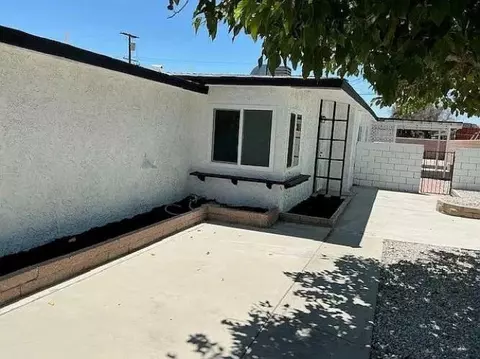 Exterior - 1008 Elizabeth St, Barstow, CA 92311 photo 2 of 3