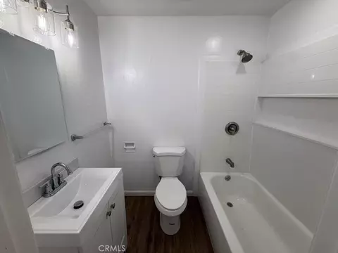 Bath - 129 N N Park, Fresno, CA 93701 photo 3 of 4