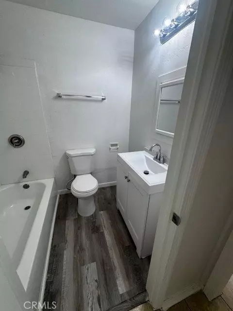 Bath - 129 N N Park, Fresno, CA 93701 photo 2 of 4