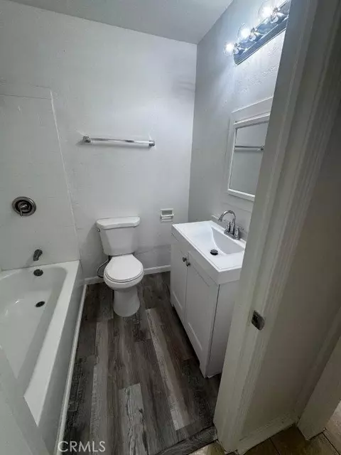 Bath - 129 N N Park, Fresno, CA 93701 photo 2 of 4