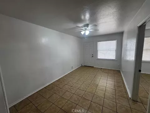 Living - 129 N N Park, Fresno, CA 93701 photo 3 of 4