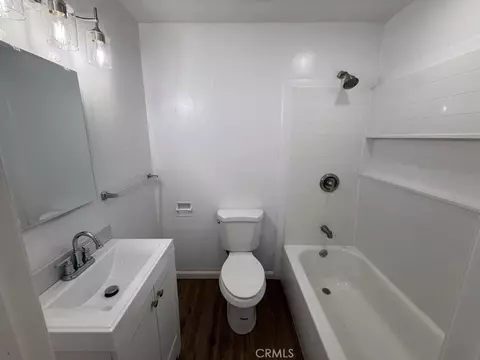 Bath - 129 N N Park, Fresno, CA 93701 photo 3 of 4