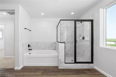 Bath - 1266 Talus Way S, Madera, CA 93636 photo 2 of 4