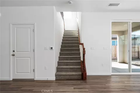 Entry Way - 1189 Magnolia Ct W, Madera, CA 93636 photo 7 of 9
