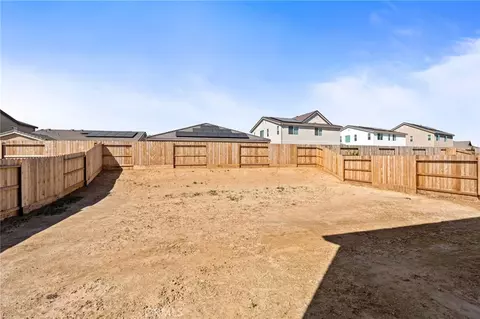 Exterior - 1189 Magnolia Ct W, Madera, CA 93636 photo 4 of 9