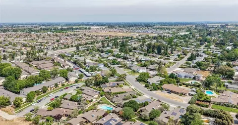 View/Area - 5767 E Park Cir, Fresno, CA 93727 photo 8 of 12