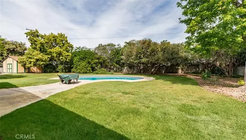 Exterior - 5767 E Park Cir, Fresno, CA 93727 photo 4 of 13