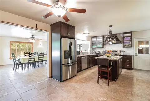 Kitchen - 5767 E Park Cir, Fresno, CA 93727 photo 1 of 6