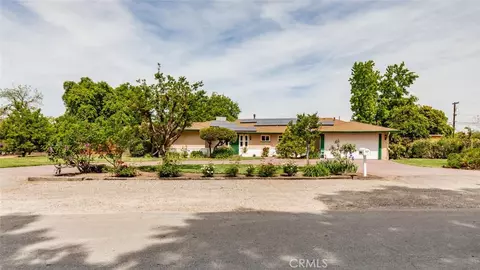 5767 E Park Cir, Fresno, CA 93727