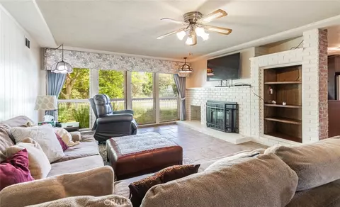 Living - 5767 E Park Cir, Fresno, CA 93727 photo 2 of 3