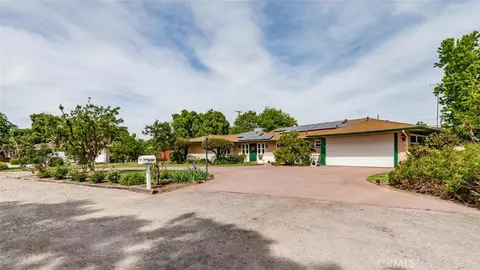 Exterior - 5767 E Park Cir, Fresno, CA 93727 photo 2 of 13