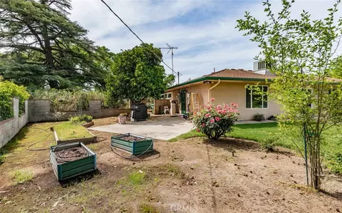 Exterior - 5767 E Park Cir, Fresno, CA 93727 photo 5 of 13