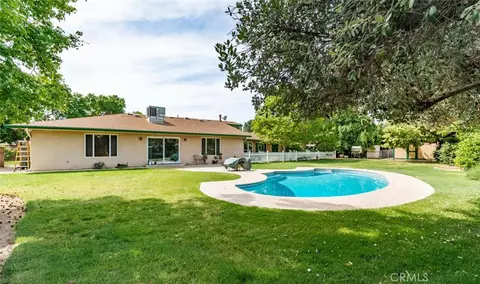 Exterior - 5767 E Park Cir, Fresno, CA 93727 photo 6 of 13