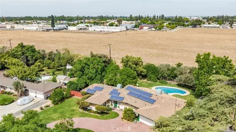 View/Area - 5767 E Park Cir, Fresno, CA 93727 photo 3 of 12