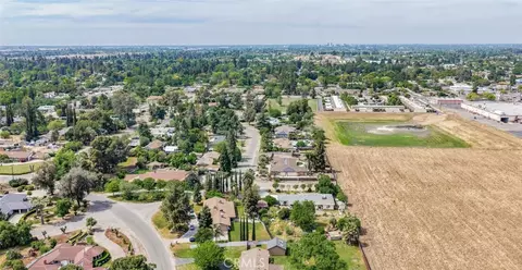 View/Area - 5767 E Park Cir, Fresno, CA 93727 photo 11 of 12