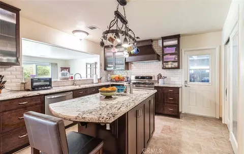 Kitchen - 5767 E Park Cir, Fresno, CA 93727 photo 3 of 6