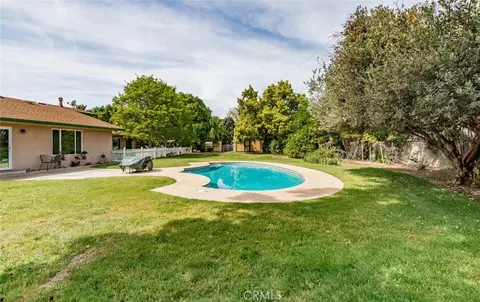 Exterior - 5767 E Park Cir, Fresno, CA 93727 photo 7 of 13