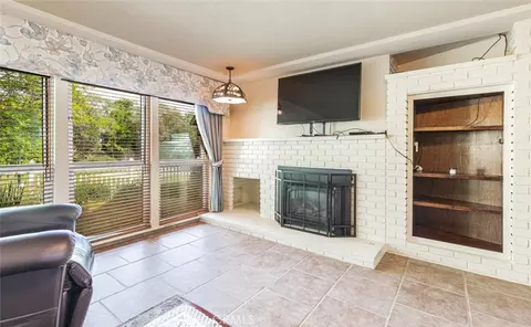 Living - 5767 E Park Cir, Fresno, CA 93727 photo 3 of 3