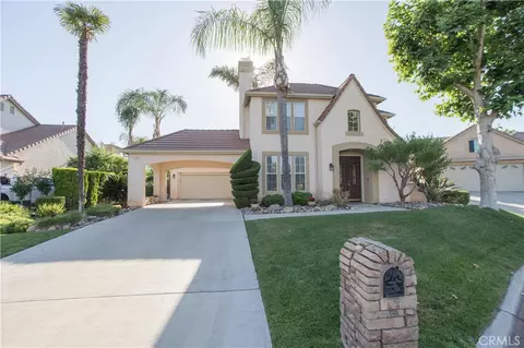 4797 N Pinebury, Clovis, CA 93619