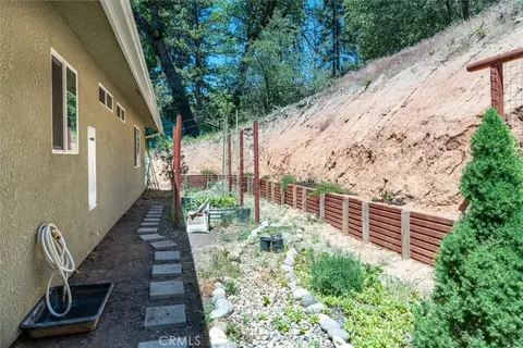 Exterior - 43263 E Sugar Pine Dr, Oakhurst, CA 93644 photo 8 of 10