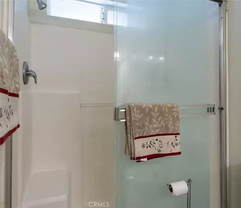 Bath - 43263 E Sugar Pine Dr, Oakhurst, CA 93644 photo 3 of 3