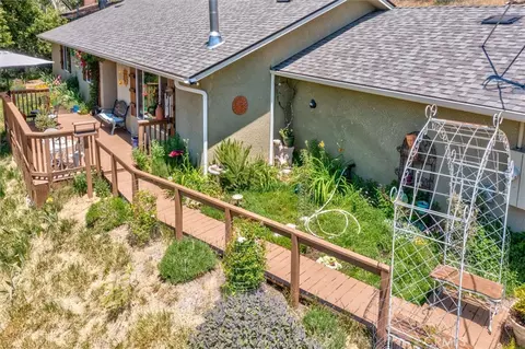 Exterior - 43263 E Sugar Pine Dr, Oakhurst, CA 93644 photo 4 of 10