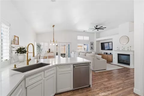 Kitchen - 1740 N Mckelvy Ave, Clovis, CA 93619 photo 4 of 5