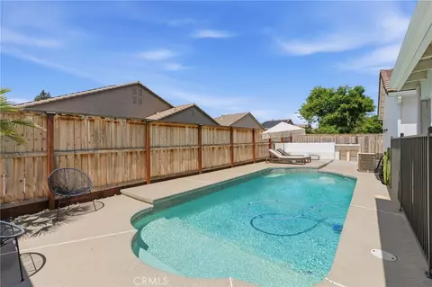 Exterior - 1740 N Mckelvy Ave, Clovis, CA 93619 photo 5 of 7