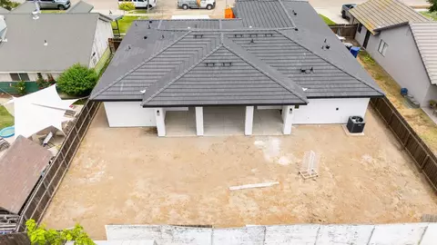 Exterior - 181 Grace Ct, Lemoore, CA 93245 photo 1 of 2