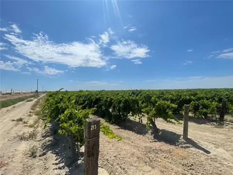 1 S Plumas Ave, Kerman, CA 93630 photo 4