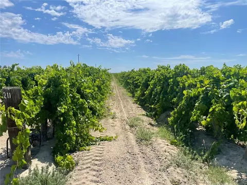 1 S Plumas Ave, Kerman, CA 93630 photo 8