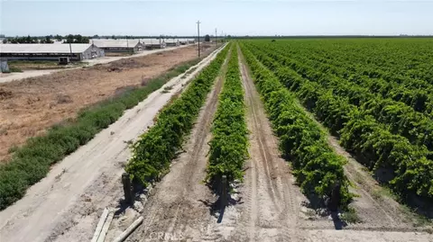 1 S Plumas Ave, Kerman, CA 93630 photo 3