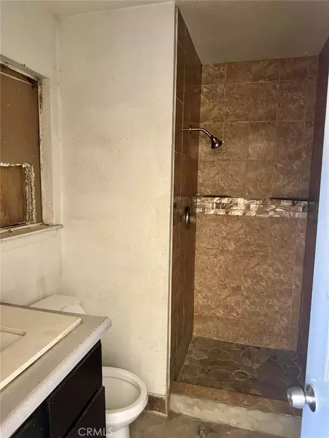 Bath - 1620 N D, Madera, CA 93638 photo 2 of 2